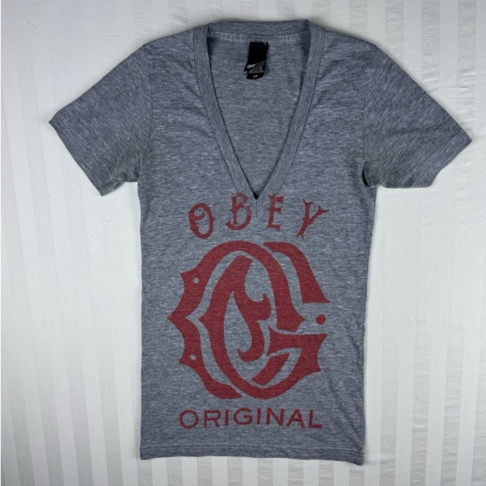 ♥️ Y2K Obey Gray Deep V-Neck ♥️